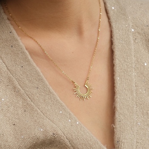 New 18KGP Golden Sunburst / Rays of Sunshine Boho Pendant Necklace ~ Gold Plated - Picture 14 of 17